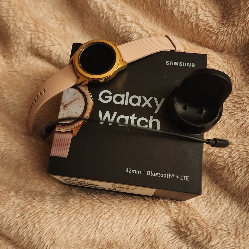 Samsung Rose Gold Smartwatch 42mm 1st Gen